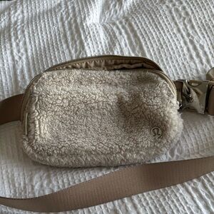 Lululemon Everywhere bag